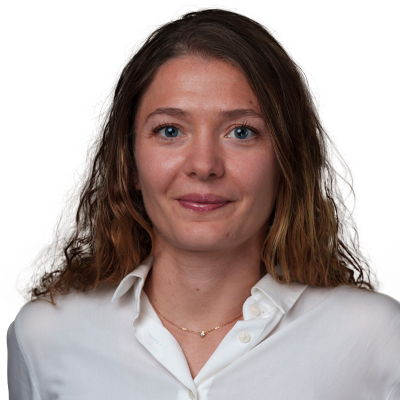 Jessica Hadid, Clifford Chance